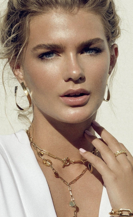 Bella Toggle Choker on Model