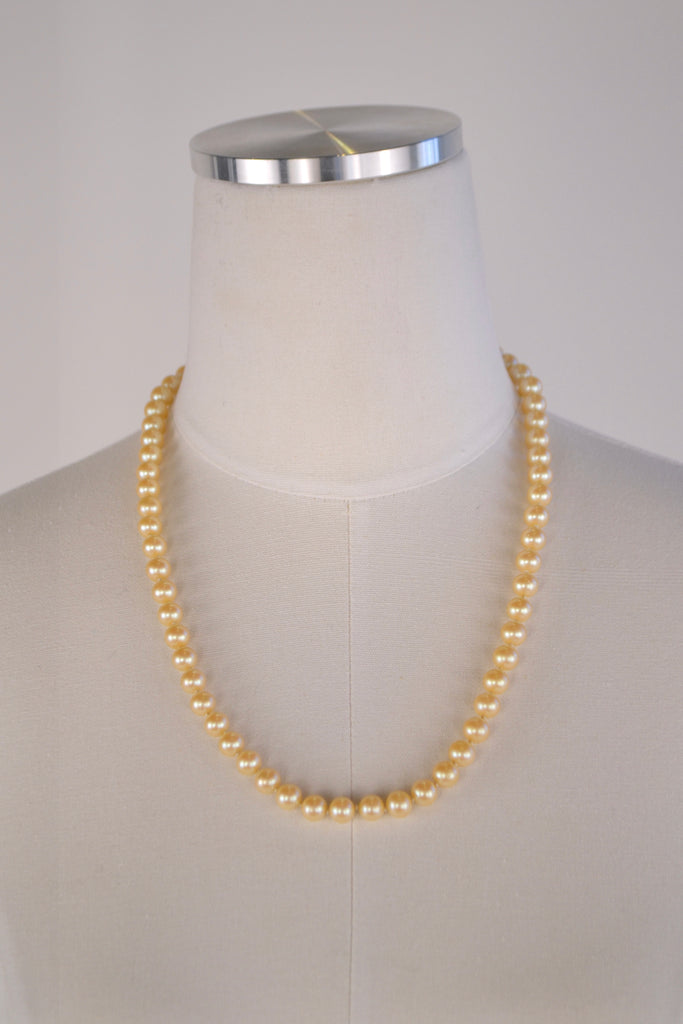 Vintage Short Pearl Necklace