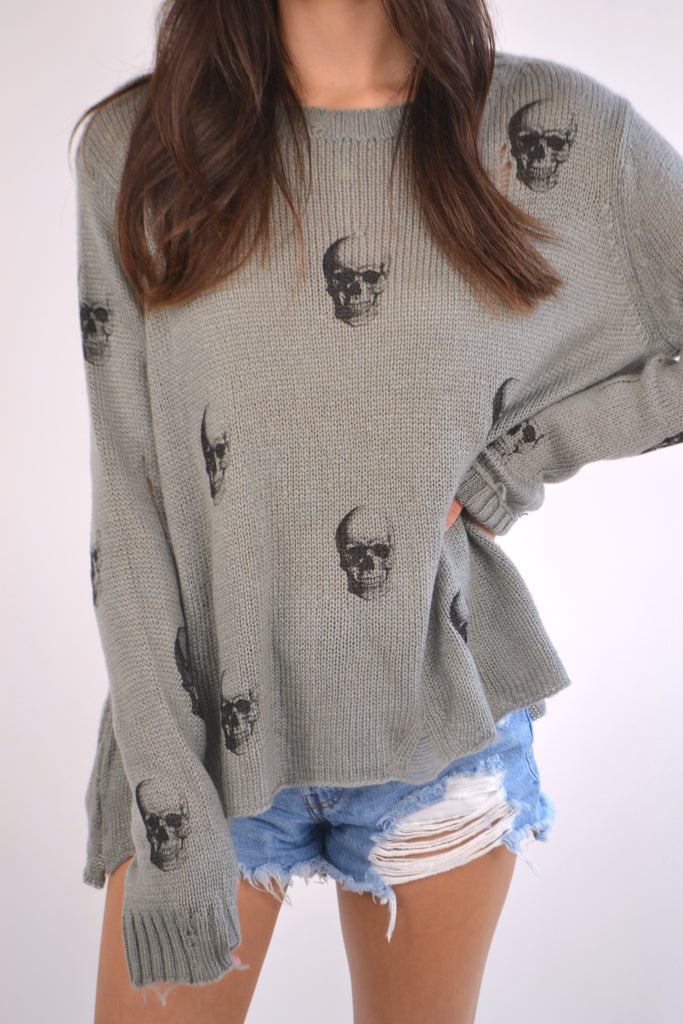 Distressed Skull Wooden Ship Sweater with Shorts